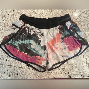 Lululemon Tracker Lined Short 4 inch